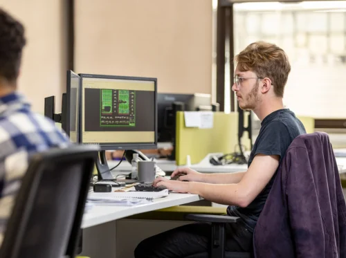 Jeune développeur de logiciel